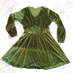 Hotouch - Green 'Velvet' Dress